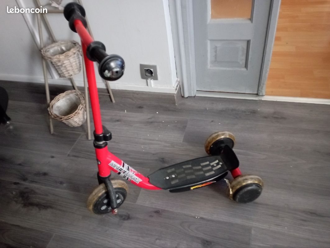 Trotinette à 3 roues (image 3)