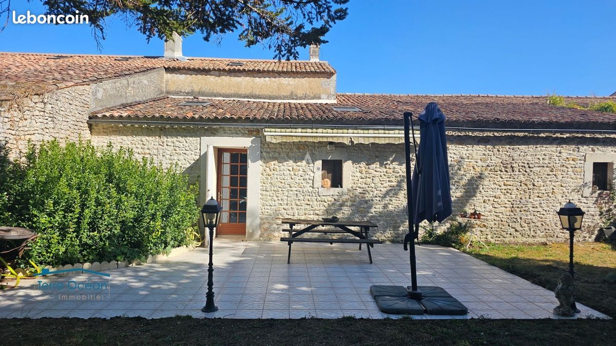 Maison 6 pièces 155 m² · à Saint-Romain-de-Benet · 155 m² · 278 000 €