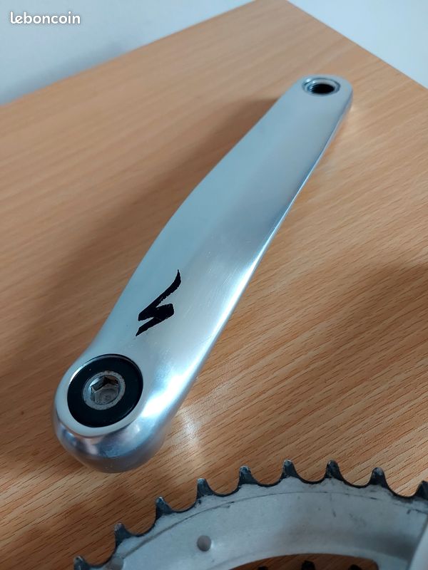Pédalier Sugino Impel 400 – 175mm – Triple Plateau – VTT Rétro Années 90 – Noir