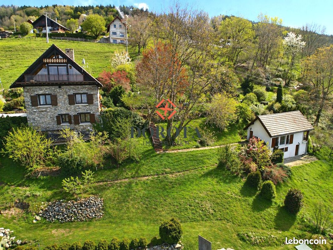 Maison 6 pièces 208 m² · à Saint-Jean-le-Vieux · 208 m² · 589 000 €