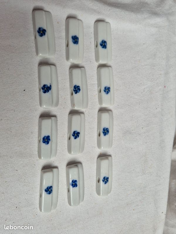 Service de table 48 pièces porcelaine fleurs bleues (repose-couteaux, cuillères, ronds de serviette) (image 10)
