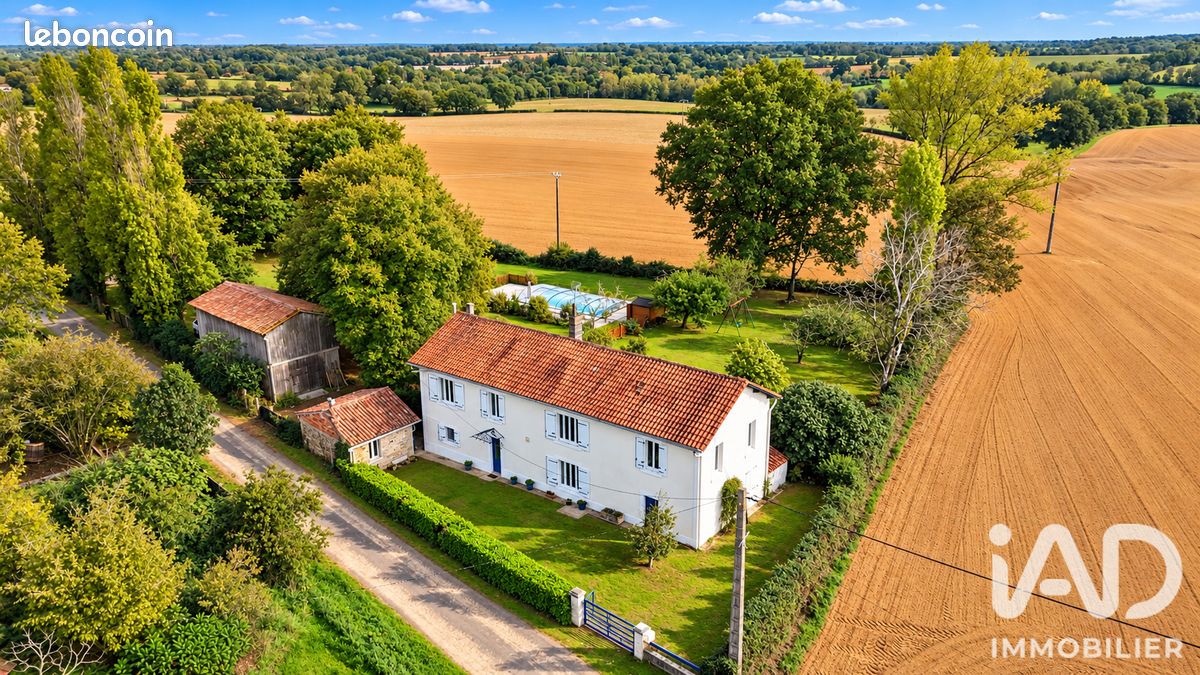 Maison 6 pièces 153 m² · à Mervent · 153 m² · 345 000 €