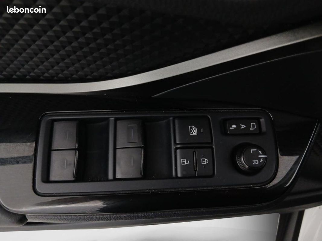 Toyota C-HR 2.0 Hybride 184ch Collection E-CVT (image 27)