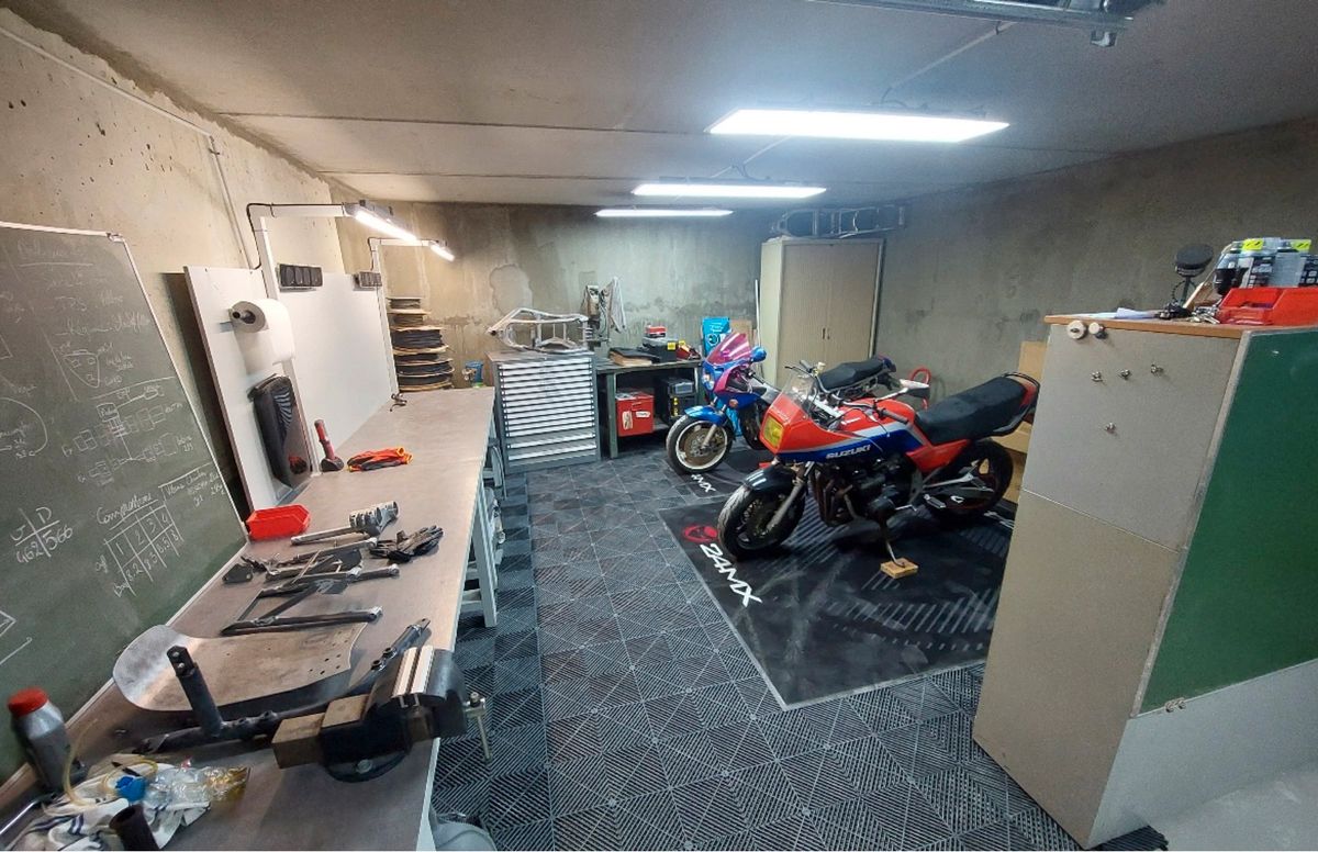 DALLE DE SOL POUR MOTO  Transformez votre sol de garage moto