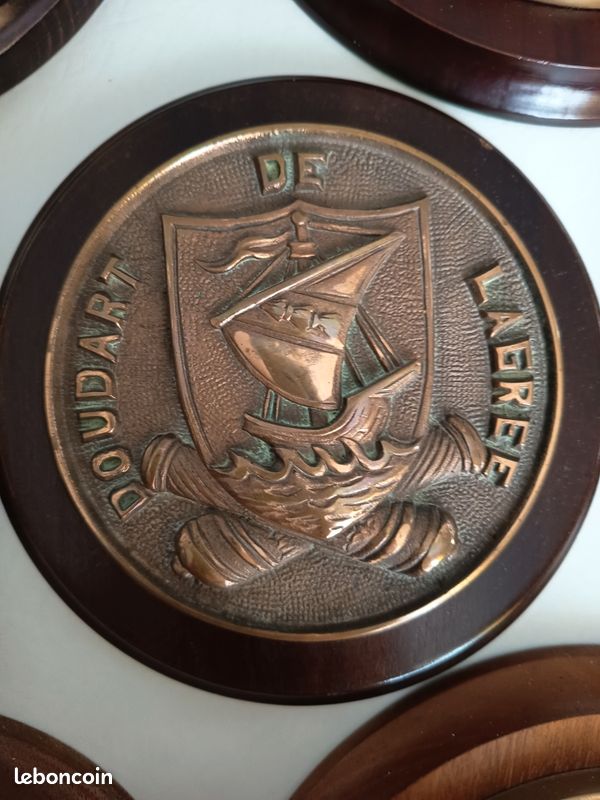 Plaque Ou Insigne De Bouche En Cuivre Pour Ceinturon - Marine Française - Modèle VAR Ravitailleur Commandement - Occasion