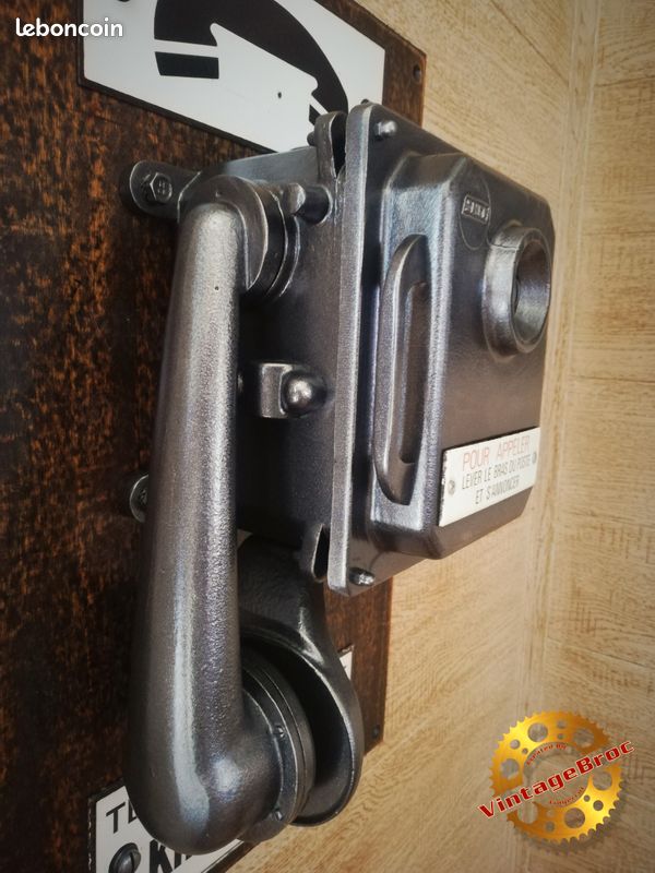 Ancien Téléphone de Gare SNCF converti en Boite à Clefs / Clés dans un Esprit Industriel... Design & Created by Fingercut Modèle Unique Disponible à La Vente 320 euros (Envoi Possible) (image 8)