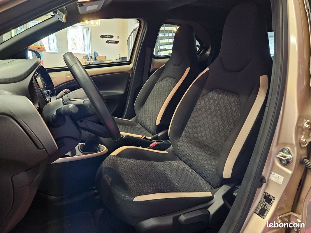 Toyota AYGO X Design 1.0 VVTi 12V 72 cv (image 15)
