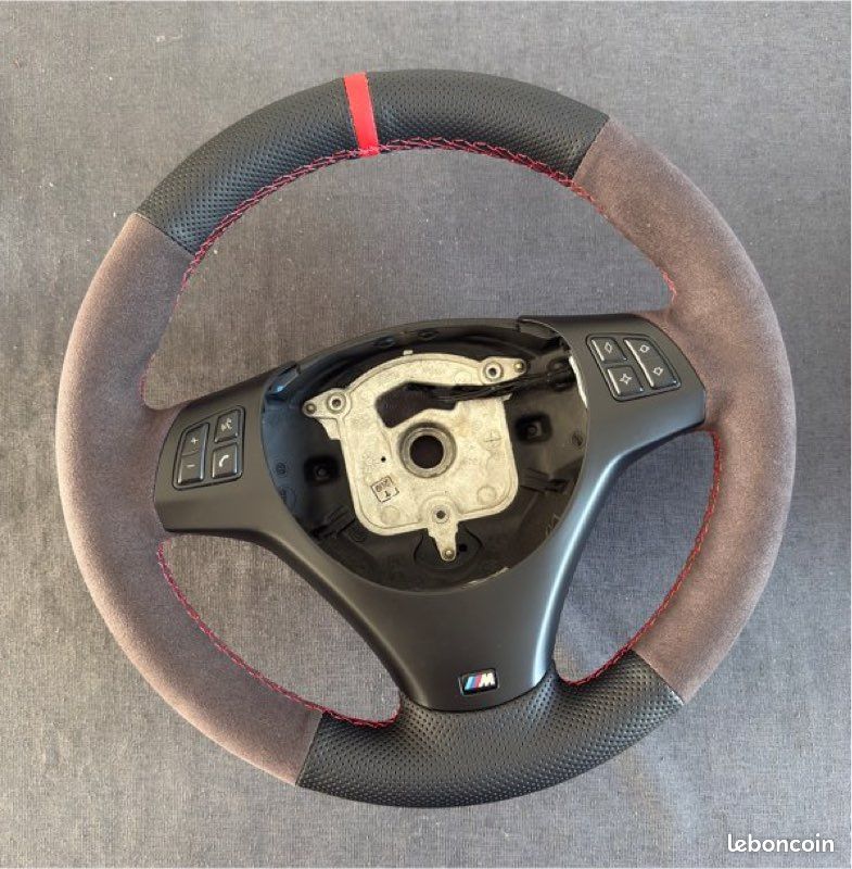 Volant BMW pack m alcantara E90 E91 E92 E93 E82 E87 (image 1)