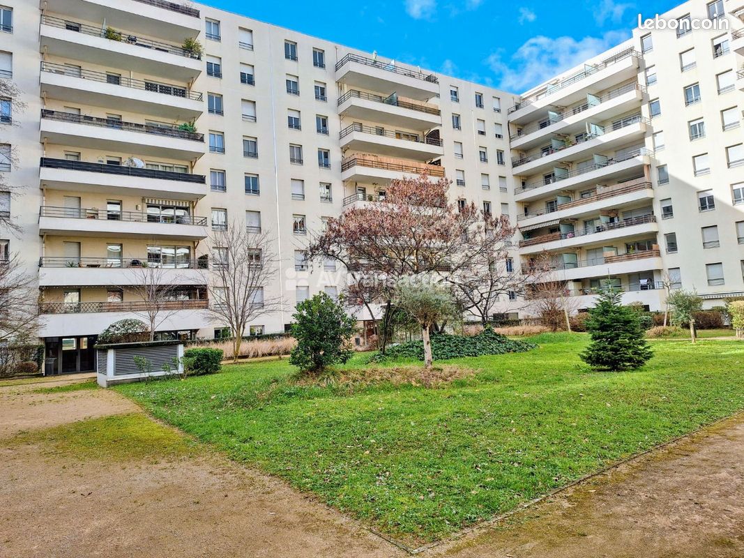 Parking 3 pièces 68 m² · à Villeurbanne · 68 m² · 338 000 €