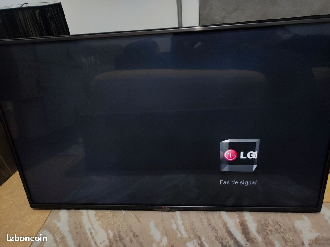 Pièces Détachées Pour Téléviseur LG 47LG5000 - Diagonale 108 Cm (47") - Rétroéclairage Semble OK, LCD HS - Occasion