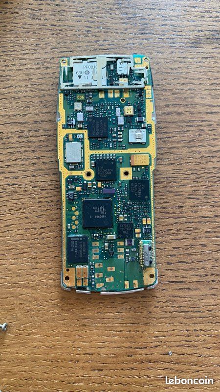Nokia 8210 comme Neuf (image 2)