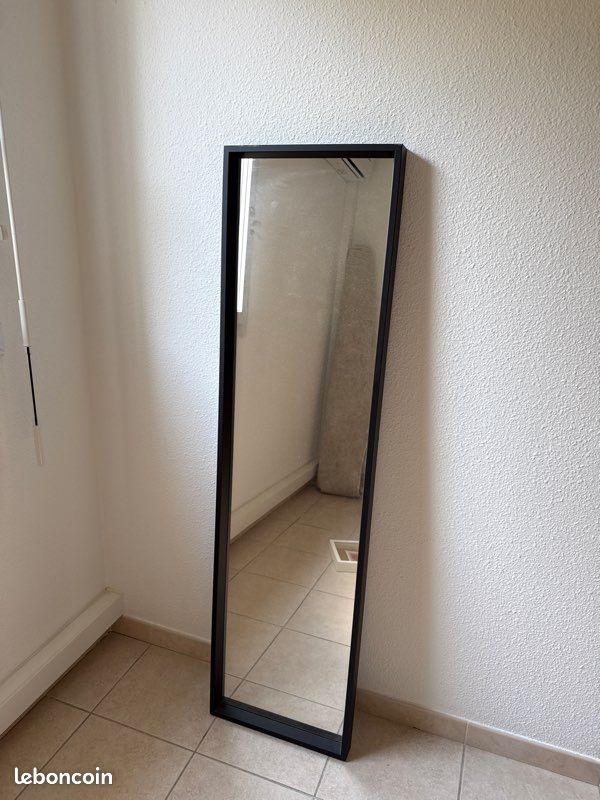 Miroir noir (image 1)