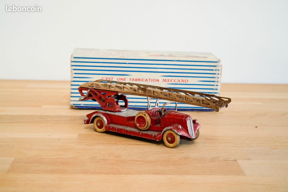 DINKY TOYS 32D Auto-échelle de pompiers Meccano