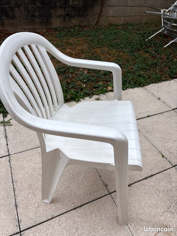 Table et fauteuil de jardin (image 2)