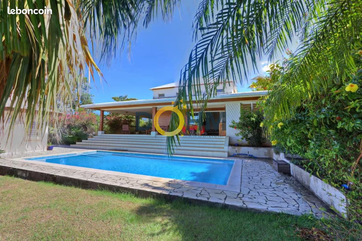 Maison 7 pièces 140 m² · à Saint-Pierre · 140 m² · 599 000 €