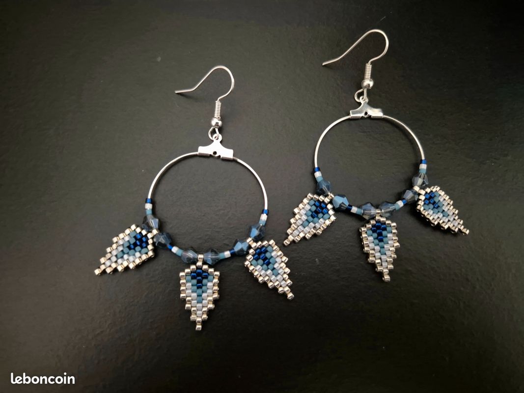 Boucles D'oreilles Créoles Argentées – Perles Feuilles Et Miyuki, Style Artisanal