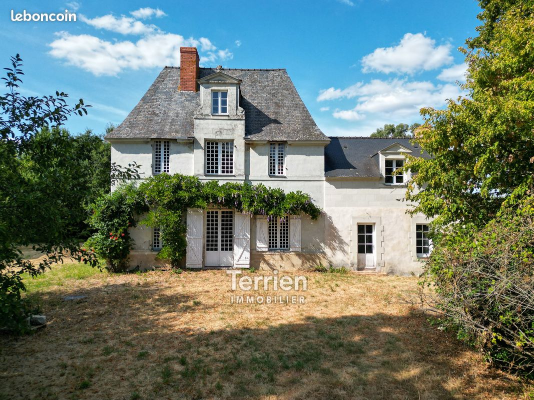 Maison 8 pièces 216 m² · à Soulaire-Et-Bourg · 216 m² · 318 000 €