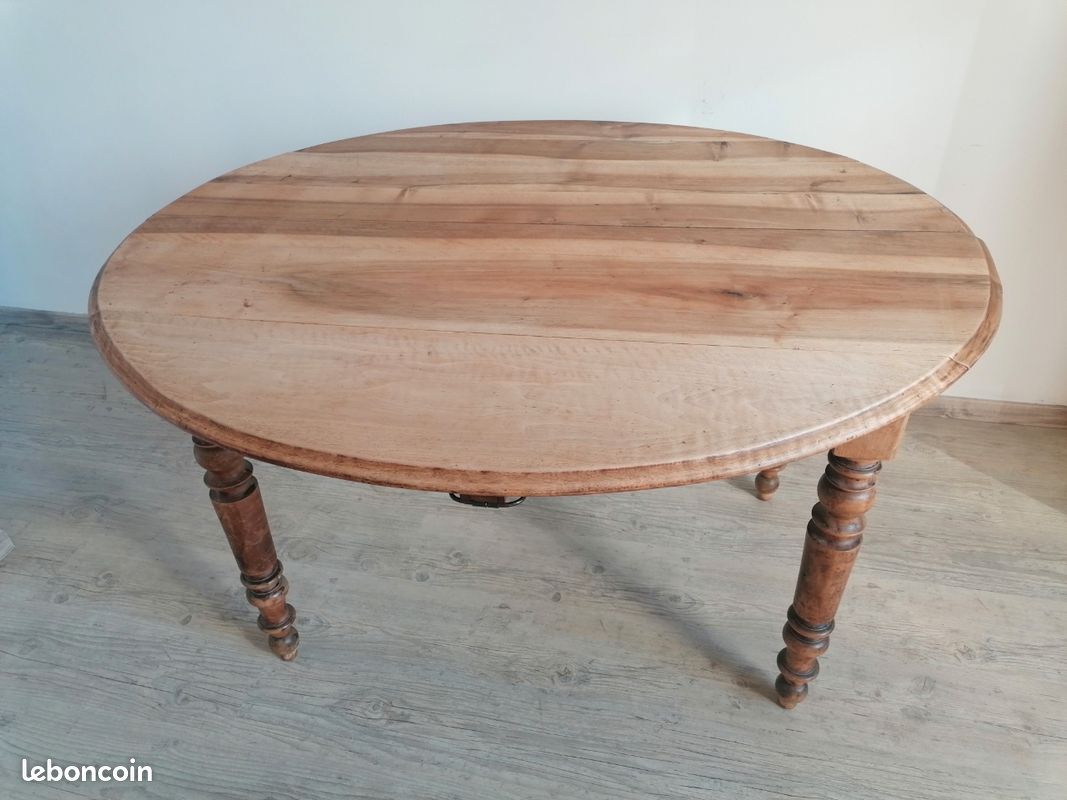 Superbe table ovale en noyer massif (image 1)