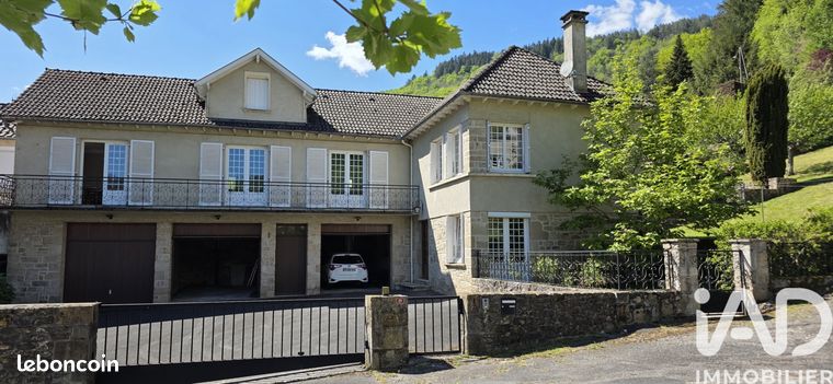 Propriété 7 pièces 216 m²