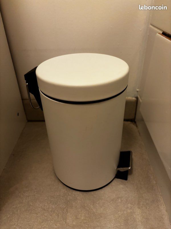 Poubelle SDB et porte PQ (image 1)