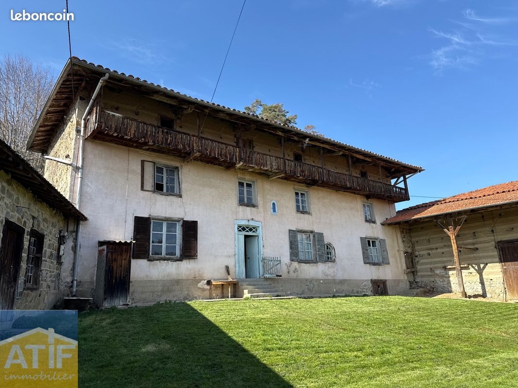 Maison 6 pièces 200 m² · à Saint-Martin-la-Sauveté · 200 m² · 139 000 €