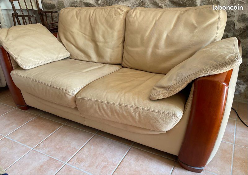 Canapé moderne cuir beige bois (image 3)