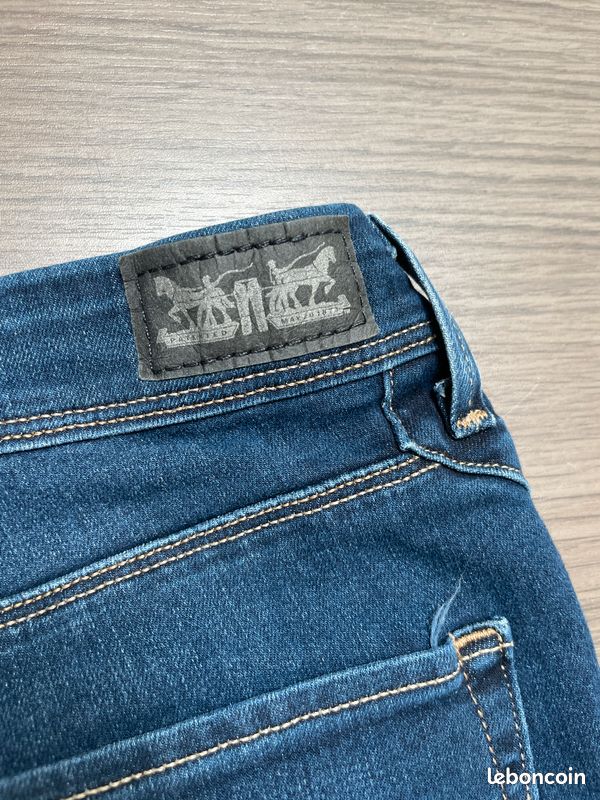 Levi's Mid Rise Skinny bermuda en jean bleu Femme W32 L25 (image 7)