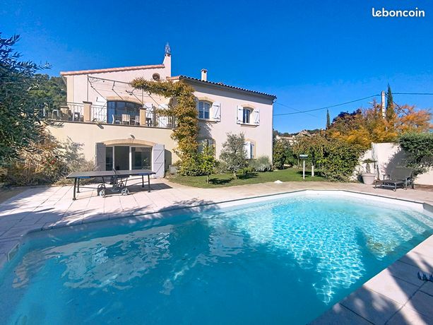 Villa 9 pièces 227 m²