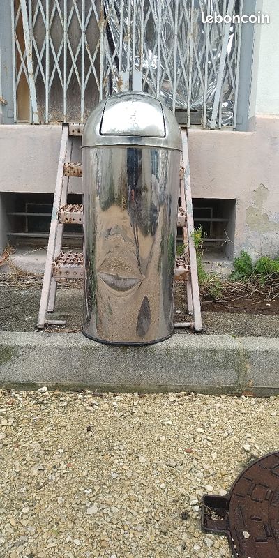 Poubelle indestructible (image 1)