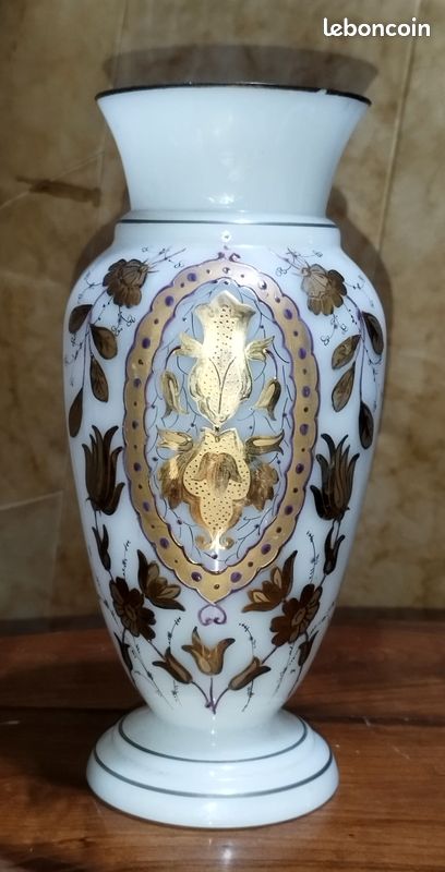 Magnifique Vase ancien en Opaline Blanc décoration or (image 2)