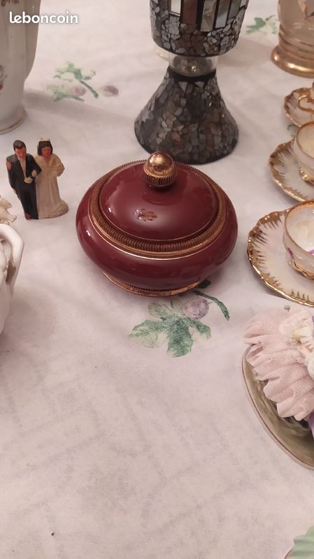 Vide maison : vaisselle linge bibelots etc (image 2)