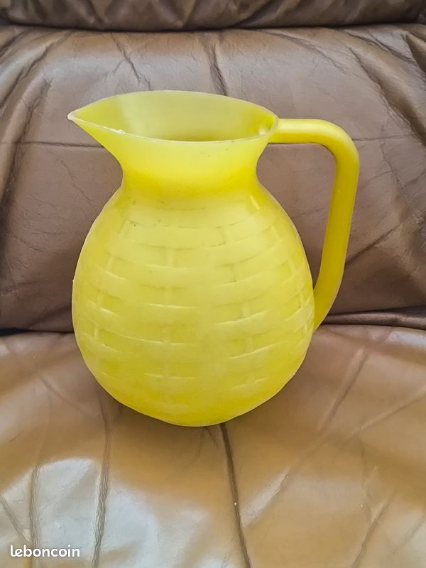 Carafe a eau vintage en plastique (image 2)