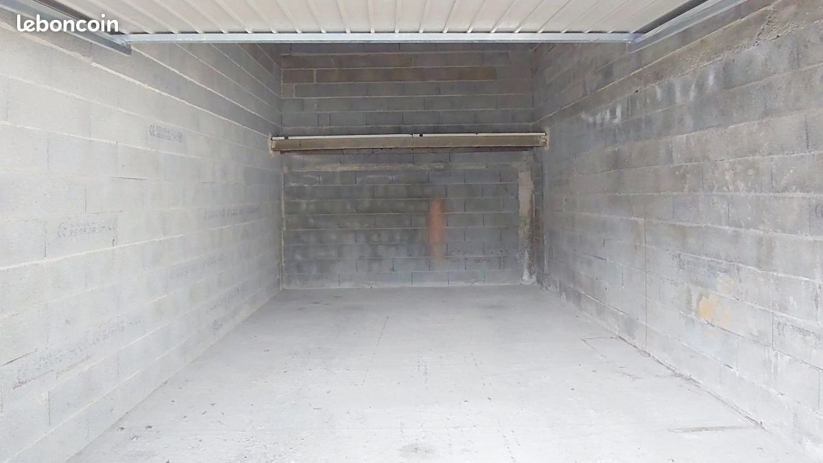 Parking 1 pièce 18 m² · à Sainte-Foy-la-Grande · 18 m² · 18 000 €