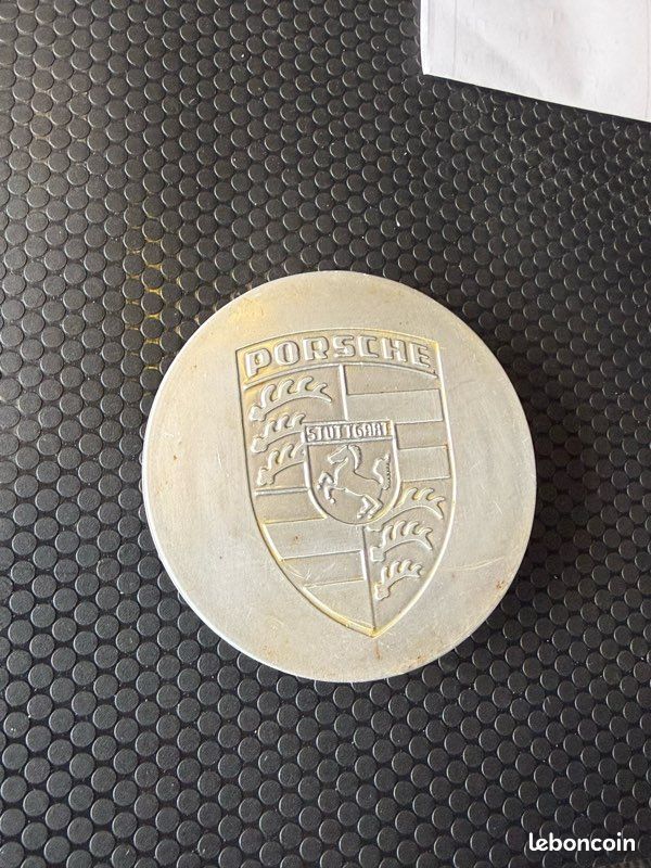 Cache moyeu / Cache ecrou central Porsche (image 1)