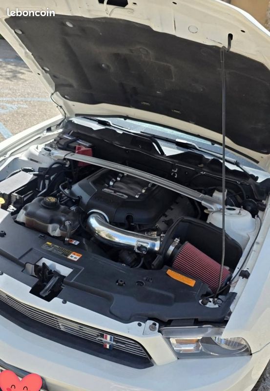 Ford Mustang GT CS 2011 V8 5.0l (image 4)