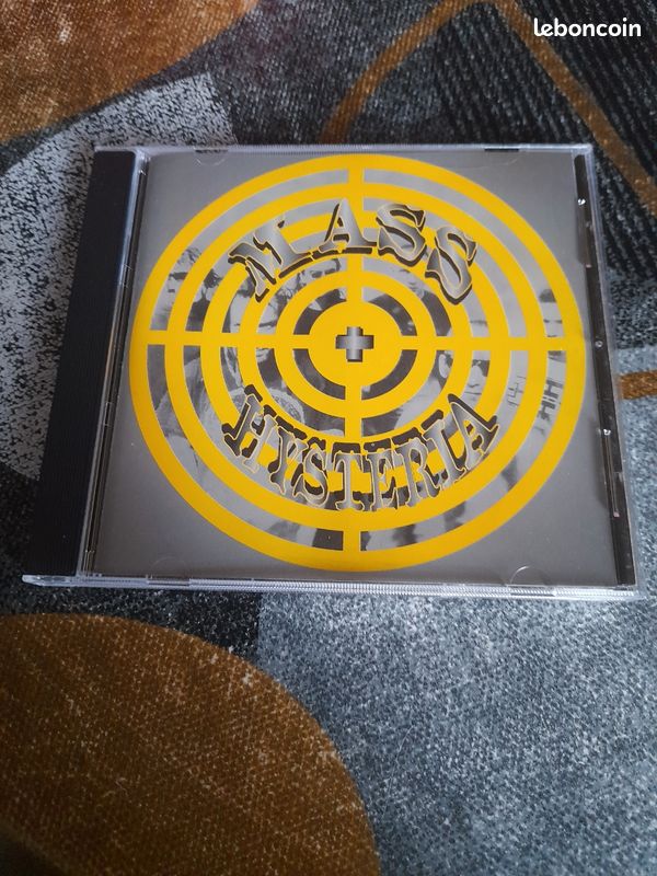Cd maxi,h-c,mass hysteria (image 1)