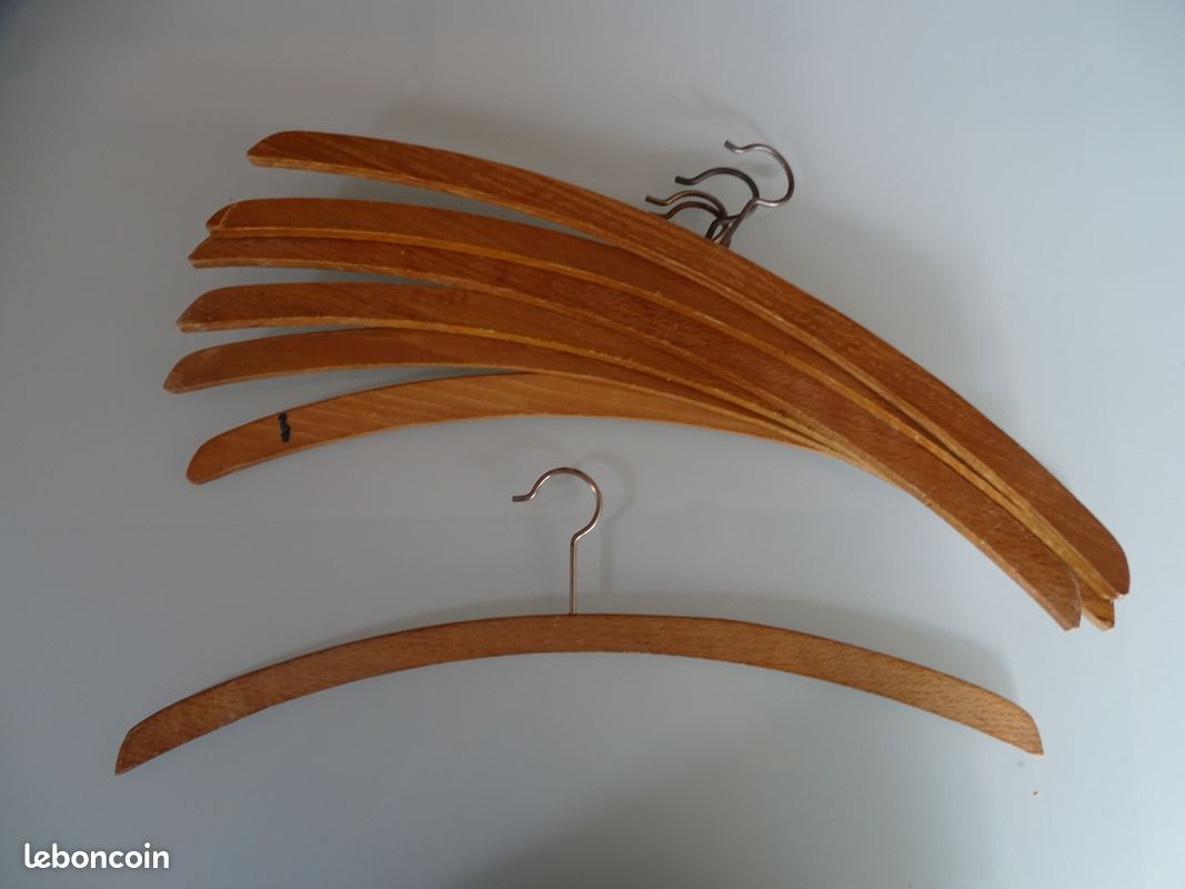 Lot 7 cintres bois vintage (image 2)