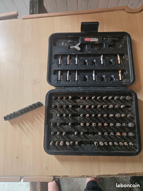 Caisse a outils + outis (image 4)