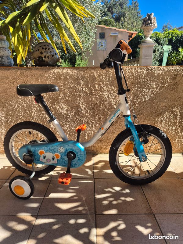 Vélo fille BTWIN 4/6 ans roulettes presque neuf (image 1)