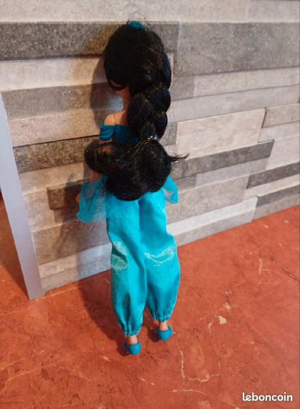 Poupée Jasmine (image 3)