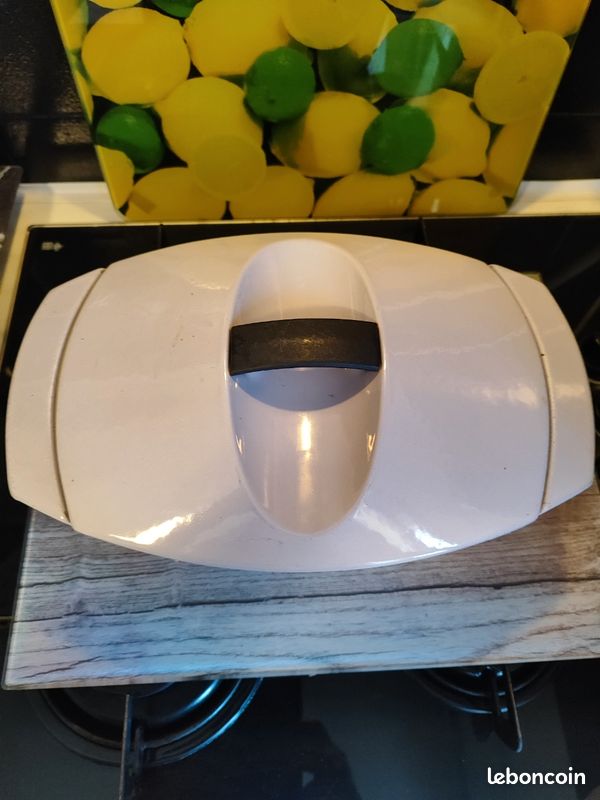 Cocotte coquelle Le creuset design Raymond Loewy Jaune Fonte