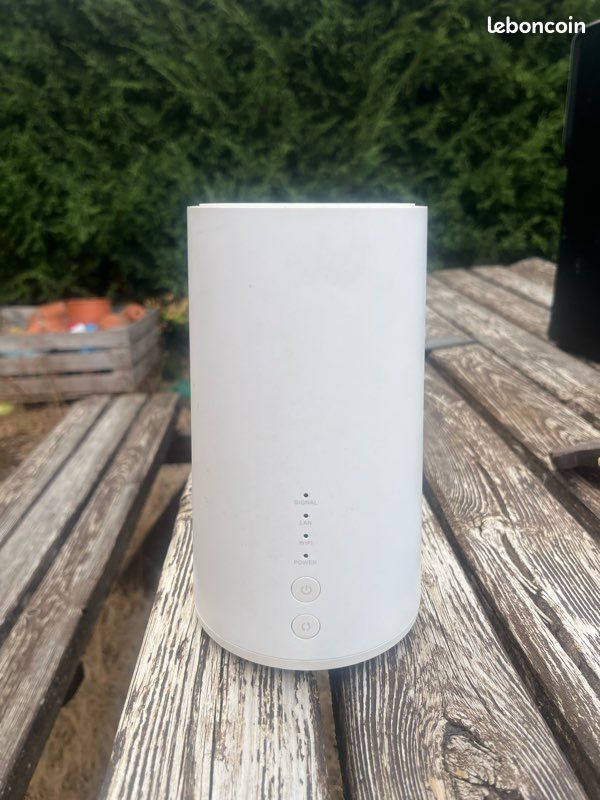 Huawei B528s-23a — Routeur 4G LTE Wi-Fi (image 1)