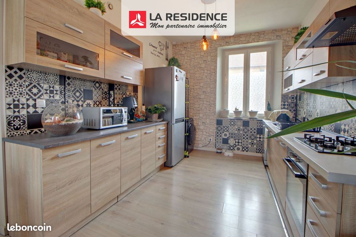 Immeuble 8 pièces 141 m² · à Gaillon · 141 m² · 264 000 €