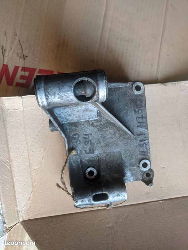 Support fixation alternateur BMW E 30/34/36 (image 1)