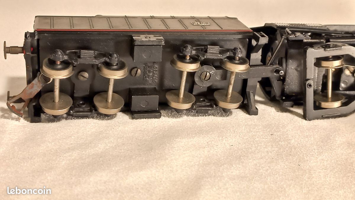 TAB HO Locomotive 141R SNCF verte avec tender. | Objets d'art | Ventes aux enchères