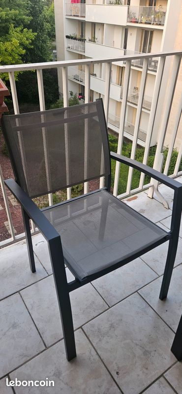 Table et ses 6 chaises d extérieur (image 2)