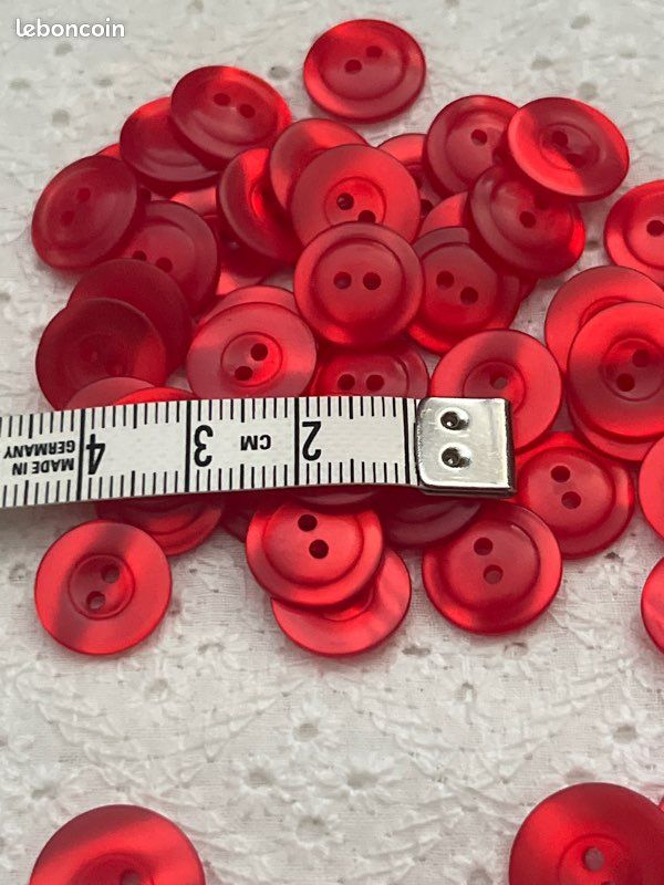 Lot 7 Boutons Anciens Rouges à 2 Trous - Diamètre 22 Mm - Occasion