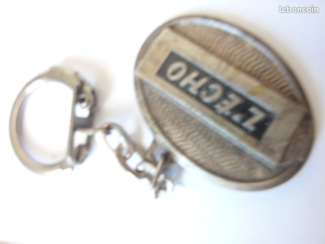 Lot de 4 portes clés métalliques de collection (image 4)