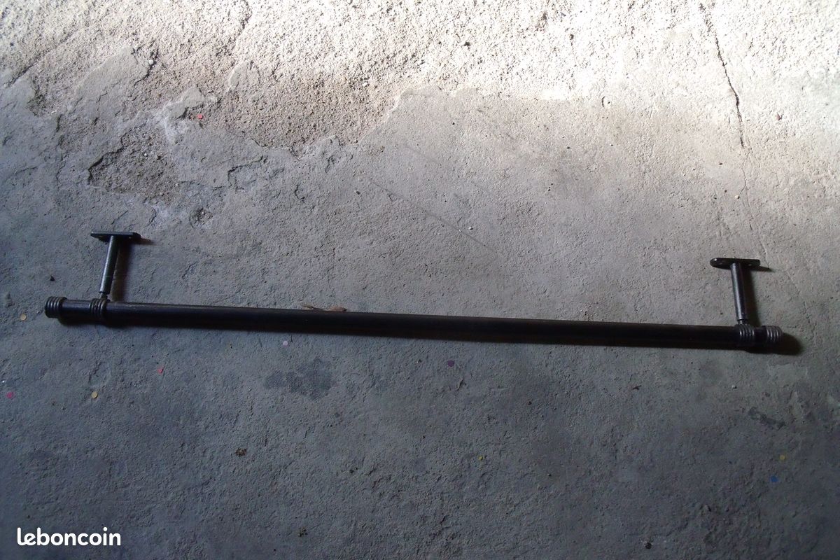 Tringle à rideaux en fer (image 1)