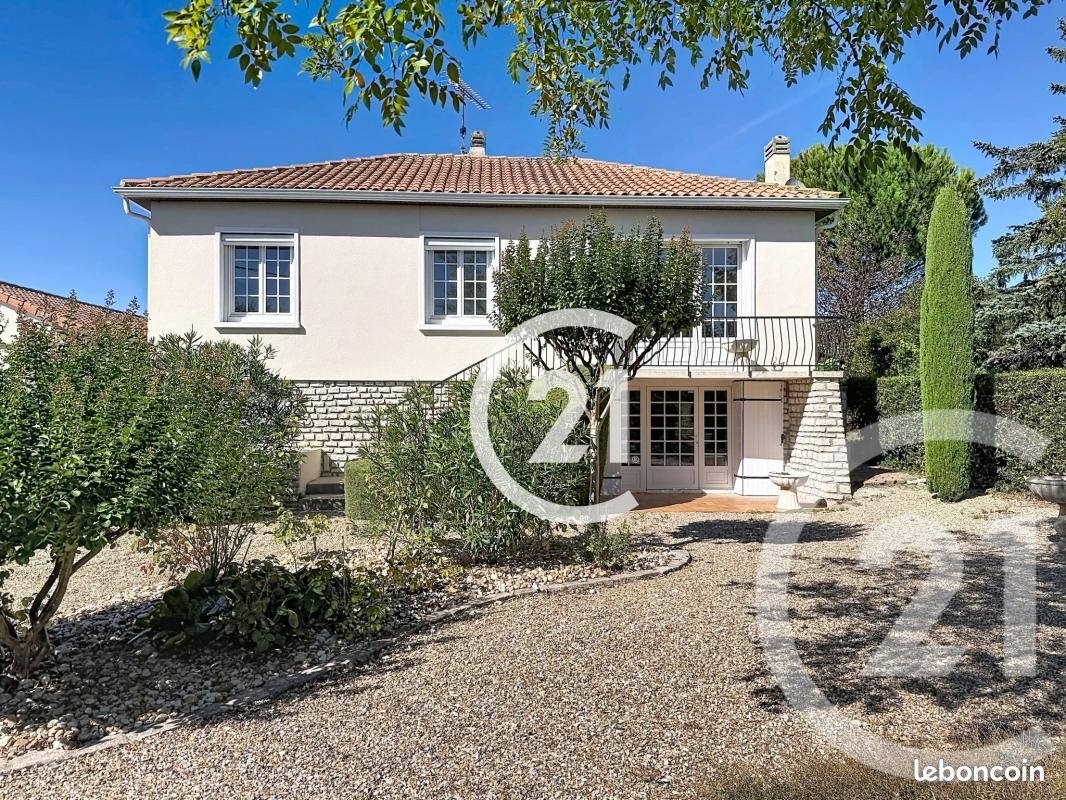 Maison 5 pièces 153 m² · à Châteaubernard · 153 m² · 232 000 €